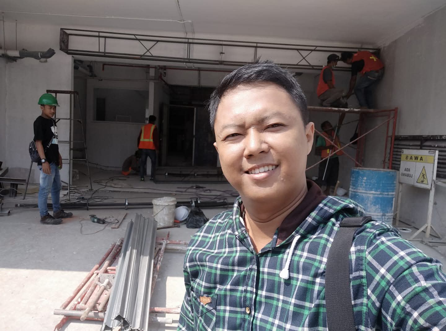Pemasangan Pintu Rolling Door Besi untuk Ruko di Pasar Bengkulu